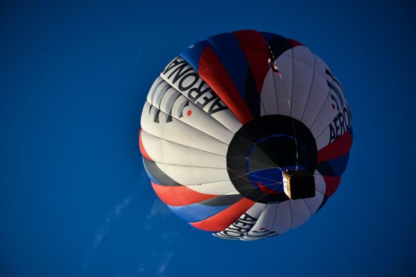 Heavenly Beautiful: Dozens of Varicolored Aerostats Paint Sky Above Russia - Sputnik International