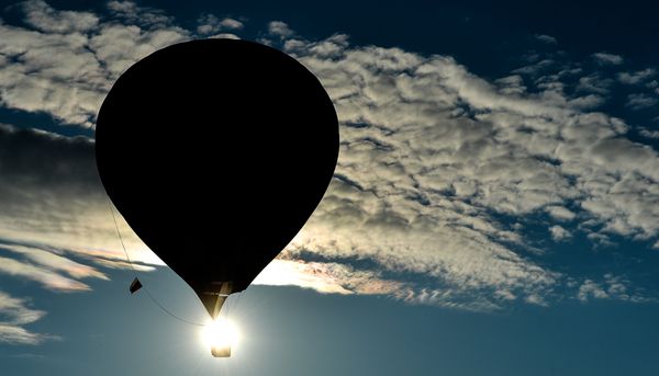 Heavenly Beautiful: Dozens of Varicolored Aerostats Paint Sky Above Russia - Sputnik International