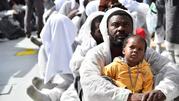 A man and his daughter wait during a distribution of meals aboard the rescue ship Aquarius, on May 25, 2016 a day after a rescue operation of migrants and refugees off the Libyan coast. A man and his daughter wait during a distribution of meals aboard the rescue ship Aquarius, on May 25, 2016 a day after a rescue operation of migrants and refugees off the Libyan coast. - Sputnik International