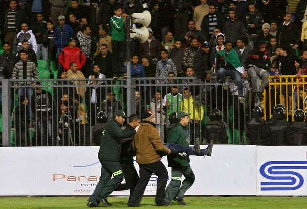 Egyptian medics carry a fan wounded during clashes between rival football fans after a football match between Al-Masry and Al-Ahly in Port Said on February 1, 2012. (File) - Sputnik International