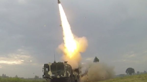 The Belarusian Polonez multiple launch rocket system has successfully passed tests, President Alexander Lukashenko said - Sputnik International