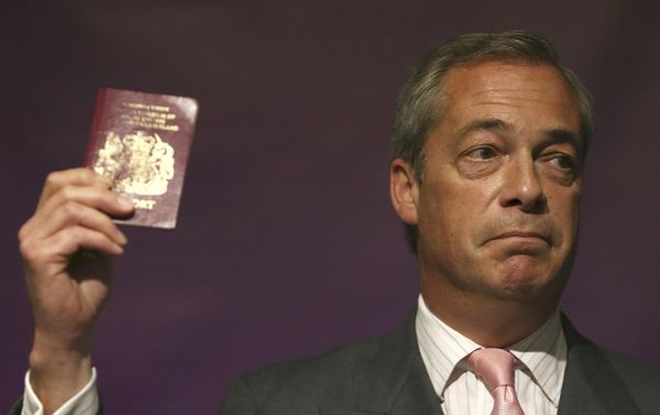 Leader of the United Kingdom Independence Party (UKIP) Nigel Farage holds his passport as he speaks at pro Brexit event in London, Britain June 3, 2016. Leader of the United Kingdom Independence Party (UKIP) Nigel Farage holds his passport as he speaks at pro Brexit event in London, Britain June 3, 2016. - Sputnik International