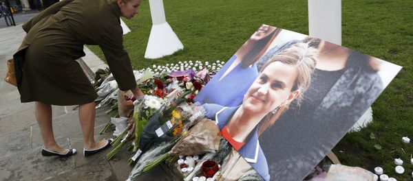 A woman leaves a floral tribute next to a photograph of murdered Labour Member of Parliament Jo Cox in Parliament Square, London, Britain June 17, 2016 A woman leaves a floral tribute next to a photograph of murdered Labour Member of Parliament Jo Cox in Parliament Square, London, Britain June 17, 2016 - Sputnik International