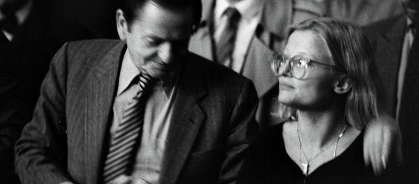 This file photo dated 1984 taken at unknown location, shows Swedish former Prime Minister Olof Palme (L), who was assassinated in a central Stockholm street in February 1986, and Swedish Foreign Minister Anna Lindh who was stabbed 10 September 2003, and died from her injuries early Thursday morning 11 September - Sputnik International