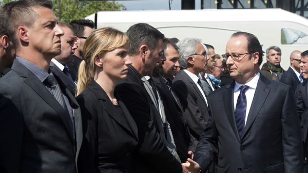 French President Francois Hollande (R) attends a memorial ceremony honouring the police couple, French police commander Jean-Baptiste Salvaing and his companion, administrative agent Jessica Schneider, in Versailles, near Paris, France, June 17, 2016 French President Francois Hollande (R) attends a memorial ceremony honouring the police couple, French police commander Jean-Baptiste Salvaing and his companion, administrative agent Jessica Schneider, in Versailles, near Paris, France, June 17, 2016 - Sputnik International