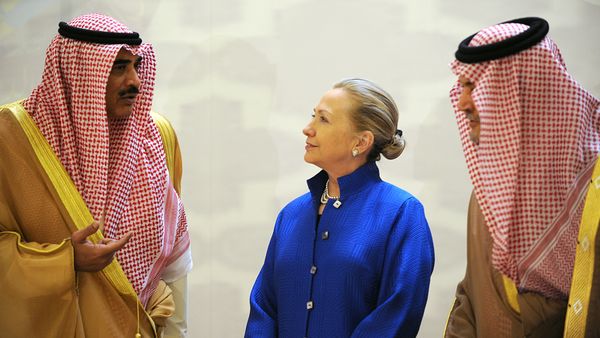 Saudi Foreign Minister Prince Saud Al-Faisal (R), US Secretary of State Hillary Clinton and Kuwaiti Foreign Minister Sheikh Sabah Khaled al-Hamad Al-Sabah speak prior to their group photo with other Gulf counetrparts during their meeting in the Saudi capital of Riyadh, on March 31, 2012 - Sputnik International