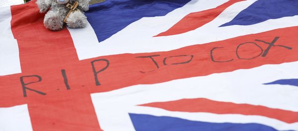 A union flag is left in tribute to Labour Member of Parliament Jo Cox in Birstal near Leeds, Britain June 17, 2016. - Sputnik International