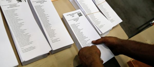 A worker packs ballots for Spain's upcoming elections in a warehouse in Alcala de Henares, near Madrid, Spain, June 15, 2016 A worker packs ballots for Spain's upcoming elections in a warehouse in Alcala de Henares, near Madrid, Spain, June 15, 2016 - Sputnik International