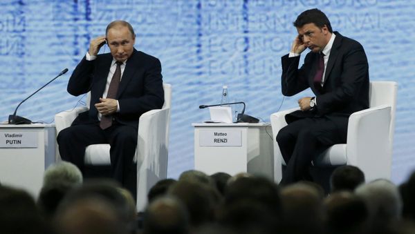 Russian President Vladimir Putin and Italian Prime Minister Matteo Renzi attend a session of the St. Petersburg International Economic Forum 2016 (SPIEF 2016) in St. Petersburg, Russia, June 17, 2016 - Sputnik International
