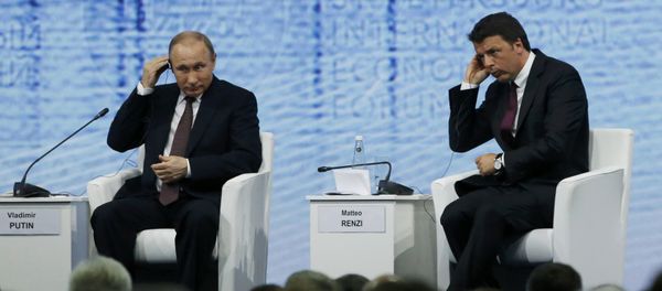 Russian President Vladimir Putin and Italian Prime Minister Matteo Renzi attend a session of the St. Petersburg International Economic Forum 2016 (SPIEF 2016) in St. Petersburg, Russia, June 17, 2016 - Sputnik International