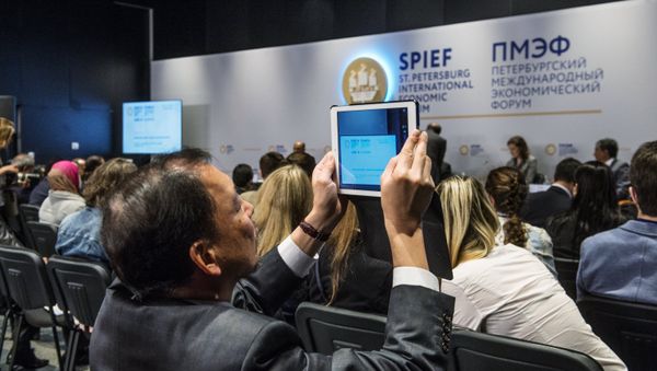 A business roundtable discussion at the St. Petersburg International Economic Forum. - Sputnik International