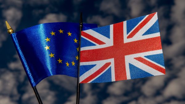 This photo illustration created on May 20, 2016 in Lille shows the flags of the European Union and the United Kingdom - Sputnik International