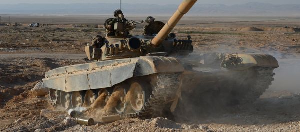 A T-72 tank of the Fatimiyoun Brigade at the frontline in the mountains 10 km from Palmyra A T-72 tank of the Fatimiyoun Brigade at the frontline in the mountains 10 km from Palmyra - Sputnik International