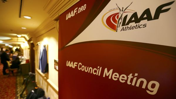 Journalists are seen near a logo of the International Association of Athletics Federations (IAAF) at a hotel where the IAAF council holds a meeting in Vienna, Austria, June 17, 2016 - Sputnik International
