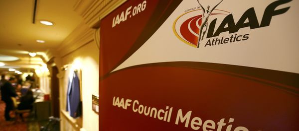 Journalists are seen near a logo of the International Association of Athletics Federations (IAAF) at a hotel where the IAAF council holds a meeting in Vienna, Austria, June 17, 2016 - Sputnik International