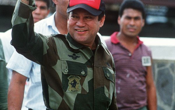 A photo taken 04 October 1989 shows former Panamanian strongman General Manuel Noriega waving as he left his headquarters in Panama City following a failed coup against him - Sputnik International