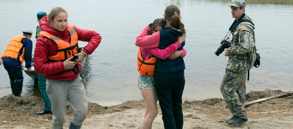 A tourist group, consisting mostly of children, has been caught in a strong lake storm in Karelia - Sputnik International
