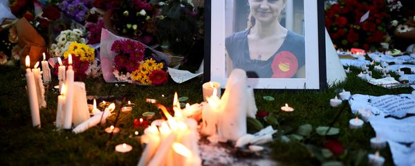 Mourners leave candles in memory of murdered Labour Party MP Jo Cox, who was shot dead in Birstall, during a vigil at Parliament Square in London, Britain June 17, 2016 Mourners leave candles in memory of murdered Labour Party MP Jo Cox, who was shot dead in Birstall, during a vigil at Parliament Square in London, Britain June 17, 2016 - Sputnik International