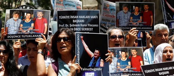 Demonstrators shout slogans as they hold pictures of Ahmet Nesin, Sebnem Korur Fincanci and Erol Onderoglu during a protest against arrest of the three prominent campaigners for press freedom, in front of the pro-Kurdish Ozgur Gundem newspaper in central Istanbul, Turkey, June 21, 2016. Demonstrators shout slogans as they hold pictures of Ahmet Nesin, Sebnem Korur Fincanci and Erol Onderoglu during a protest against arrest of the three prominent campaigners for press freedom, in front of the pro-Kurdish Ozgur Gundem newspaper in central Istanbul, Turkey, June 21, 2016. - Sputnik International