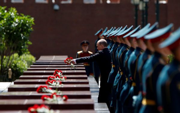 Russian President Vladimir Putin attends a wreath-laying ceremony marking the 75th anniversary of the Nazi German invasion, by the Kremlin walls in Moscow, Russia, June 22, 2016 Russian President Vladimir Putin attends a wreath-laying ceremony marking the 75th anniversary of the Nazi German invasion, by the Kremlin walls in Moscow, Russia, June 22, 2016 - Sputnik International