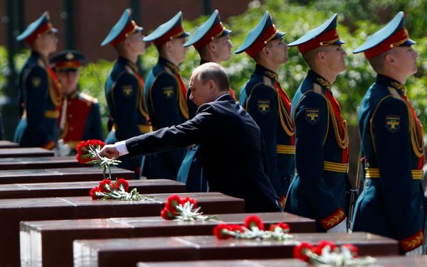 Russian President Vladimir Putin attends a wreath-laying ceremony marking the 75th anniversary of the Nazi German invasion, by the Kremlin walls in Moscow, Russia, June 22, 2016. Russian President Vladimir Putin attends a wreath-laying ceremony marking the 75th anniversary of the Nazi German invasion, by the Kremlin walls in Moscow, Russia, June 22, 2016. - Sputnik International