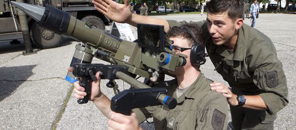 Two soldiers of the Austrian Army antiaircraft defense regiment pose with a Mistral antiaircraft guided missile Two soldiers of the Austrian Army antiaircraft defense regiment pose with a Mistral antiaircraft guided missile - Sputnik International