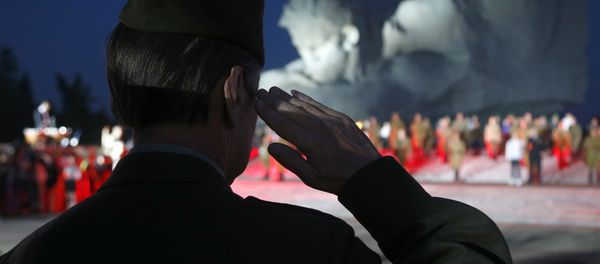 A veteran of Soviet Army salutes during a ceremony to mark the Day of Remembrance and Sorrow, on the 75th anniversary of Germany's attack on the Soviet Union in World War II in the Brest Fortress memorial, 360 kilometers (225 miles) southwest of Minsk, Belarus A veteran of Soviet Army salutes during a ceremony to mark the Day of Remembrance and Sorrow, on the 75th anniversary of Germany's attack on the Soviet Union in World War II in the Brest Fortress memorial, 360 kilometers (225 miles) southwest of Minsk, Belarus - Sputnik International