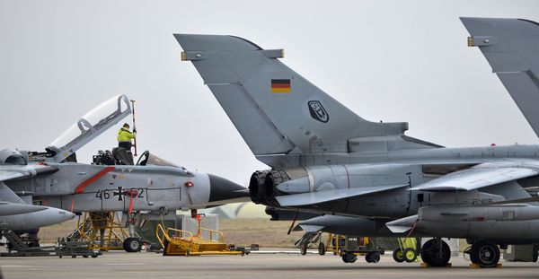 A technician works on a German Tornado jet at the NATO air base in Incirlik, Turkey.  - Sputnik International