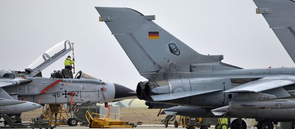 A technician works on a German Tornado jet at the NATO air base in Incirlik, Turkey. (File) - Sputnik International
