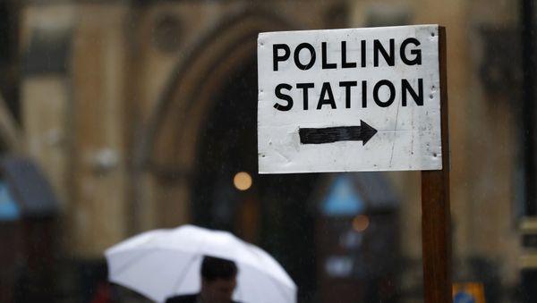 A man carries an umbrella past a polling station for the Referendum on the European Union in central London, Britain, June 23, 2016. A man carries an umbrella past a polling station for the Referendum on the European Union in central London, Britain, June 23, 2016. - Sputnik International