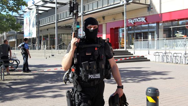 A policeman stands near a cinema where an armed man barricaded himself in Viernheim, southern Germany A policeman stands near a cinema where an armed man barricaded himself in Viernheim, southern Germany - Sputnik International