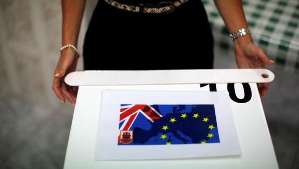 A member of a polling station stands next to a polling box as she waits for citizens during the EU referendum in the British overseas territory of Gibraltar, historically claimed by Spain, June 23, 2016. - Sputnik International