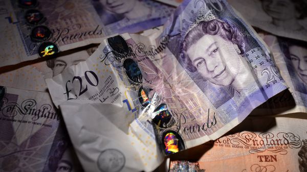 Arrangement of British 10 and 20 pound bank notes - Sputnik International