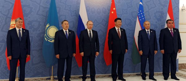 Vladimir Putin, Chinese President Xi Jinping, Uzbek President Islam Karimov and Tajik President Emomali Rahmon (L-R) pose fore a family photo during Shanghai Cooperation Organization (SCO) summit in Tashkent, Uzbekistan Vladimir Putin, Chinese President Xi Jinping, Uzbek President Islam Karimov and Tajik President Emomali Rahmon (L-R) pose fore a family photo during Shanghai Cooperation Organization (SCO) summit in Tashkent, Uzbekistan - Sputnik International