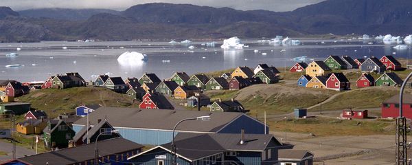 Giant icebergs float in the fjord in Narsaq, southern Greenland. Giant icebergs float in the fjord in Narsaq, southern Greenland. - Sputnik International