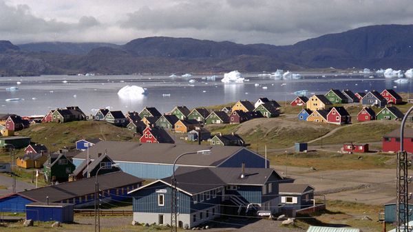 Giant icebergs float in the fjord in Narsaq, southern Greenland. Giant icebergs float in the fjord in Narsaq, southern Greenland. - Sputnik International