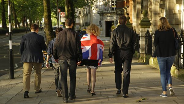 Vote Leave supporters walk along a street in central London, Friday, June 24, 2016. Vote Leave supporters walk along a street in central London, Friday, June 24, 2016. - Sputnik International