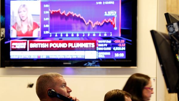 Traders work on the floor of the New York Stock Exchange (NYSE) before the opening bell in New York, U.S., June 24, 2016. Traders work on the floor of the New York Stock Exchange (NYSE) before the opening bell in New York, U.S., June 24, 2016. - Sputnik International