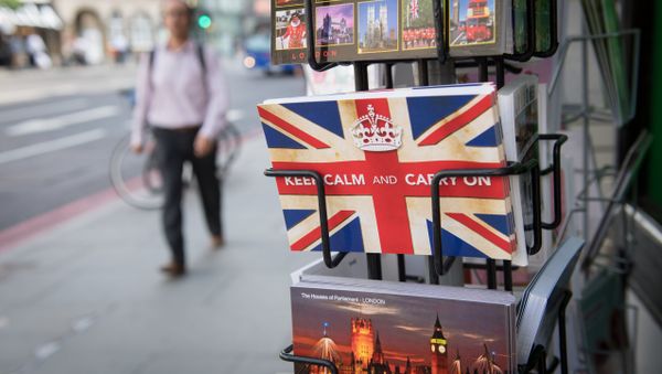 Postcards featuring the World War II British slogan Keep Calm and Carry On are seen outside a newsagents in London, on 24 June, 2016. Postcards featuring the World War II British slogan Keep Calm and Carry On are seen outside a newsagents in London, on 24 June, 2016. - Sputnik International