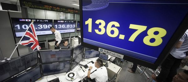 A computer screen shows the day's ongoing exchange rate between yen and the British pound, top, at a foreign exchange brokerage at a securities firm in Tokyo, Friday, June 24, 2016 A computer screen shows the day's ongoing exchange rate between yen and the British pound, top, at a foreign exchange brokerage at a securities firm in Tokyo, Friday, June 24, 2016 - Sputnik International