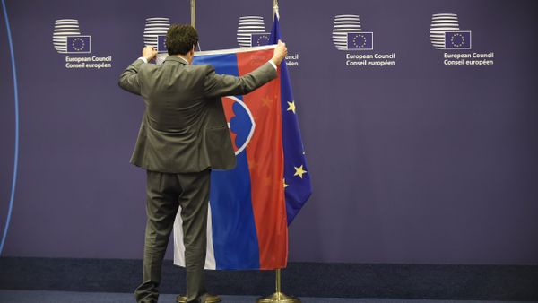 A council staff member displays the flag of Slovakia before the meeting between EU Council President Donald Tusk and Slovakian Prime minister Robert Fico at the EU headquarters in Brussels on June 01, 2016 A council staff member displays the flag of Slovakia before the meeting between EU Council President Donald Tusk and Slovakian Prime minister Robert Fico at the EU headquarters in Brussels on June 01, 2016 - Sputnik International