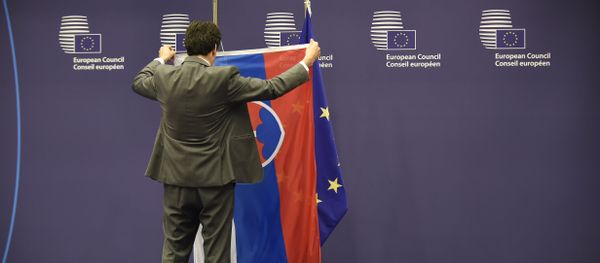 A council staff member displays the flag of Slovakia before the meeting between EU Council President Donald Tusk and Slovakian Prime minister Robert Fico at the EU headquarters in Brussels on June 01, 2016 A council staff member displays the flag of Slovakia before the meeting between EU Council President Donald Tusk and Slovakian Prime minister Robert Fico at the EU headquarters in Brussels on June 01, 2016 - Sputnik International