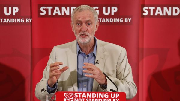 British opposition Labour Party leader Jeremy Corbyn delivers a speech following the pro-Brexit result of the UK's EU referendum vote, in central London on June 25, 2016 - Sputnik International