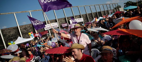 Supporters of the coalition Unidos Podemos (Together We Can) attend the last campaign rally for Spain's upcoming general election in Madrid, Spain, June 24, 2016 - Sputnik International