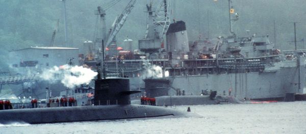 Two US Navy submarines alongside the fleet ballistic missile submarine tender USS Hunley (AS-31) at Navy Fleet Ballistic Submarine Refit Site 1 at Holy Loch, Scotland (UK), 1 December 1985 (File photo). Two US Navy submarines alongside the fleet ballistic missile submarine tender USS Hunley (AS-31) at Navy Fleet Ballistic Submarine Refit Site 1 at Holy Loch, Scotland (UK), 1 December 1985 (File photo). - Sputnik International