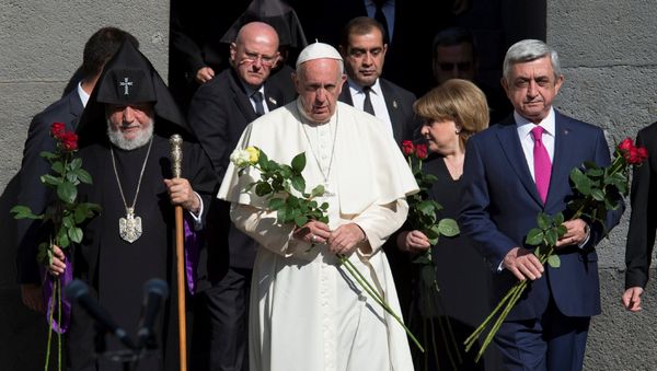 Pope Francis (C), Catholicos of All Armenians Karekin II (L) and Armenian President Serzh Sarksyan arrive for a ceremony in commemoration of Armenians killed by Ottoman forces during World War One at the Tzitzernakaberd Genocide Memorial in Yerevan, Armenia, June 25, 2016 - Sputnik International