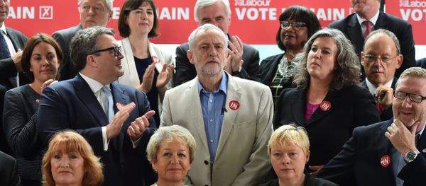 Leader of the British opposition Labour Party, Jeremy Corbyn (C), smiles as he poses with members of the shadow cabinet including Deputy leader Tom Watson (CL) and Shadow Health Secretary Heidi Alexander (CR), Labour Party and TUC members during a photocall for the 'Labour In for Britain' campaign in London, on June 14, 2016 calling for a remain vote in the EU referendum - Sputnik International