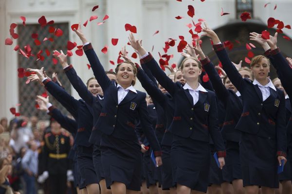 A New Beginning: Russian High-School Students Celebrate Graduation A New Beginning: Russian High-School Students Celebrate Graduation - Sputnik International