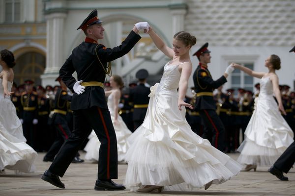 A New Beginning: Russian High-School Students Celebrate Graduation A New Beginning: Russian High-School Students Celebrate Graduation - Sputnik International