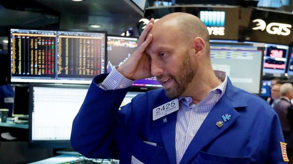 Specialist Meric Greenbaum works at his post on the floor of the New York Stock Exchange, Friday, June 24, 2016. U.S. stocks are plunging in early trading after Britons voted to leave the European Union. - Sputnik International